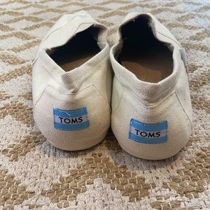 Toms Cream Color Flats Slip On Size 9.5